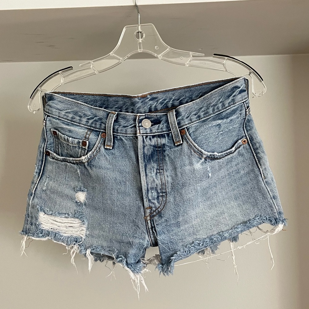 Levi’s button down denim shorts
